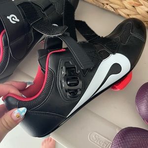 Peloton womens cycle cleats (with cleat) size 39